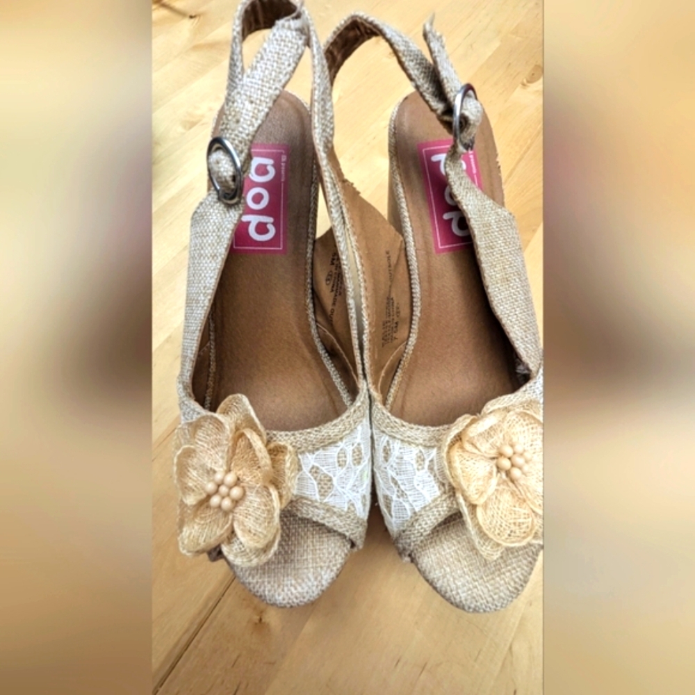 PopBurlap and Lace sling back cork wedge sandals size 7.5 EUC